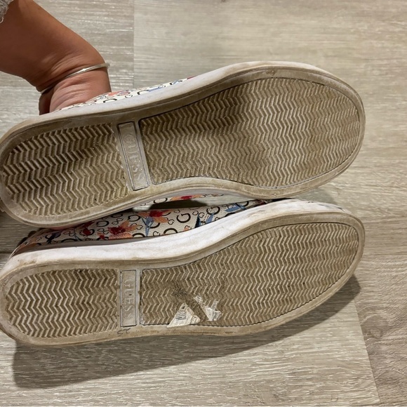 Guess Sneakers! 💋 - Picture 3 of 5